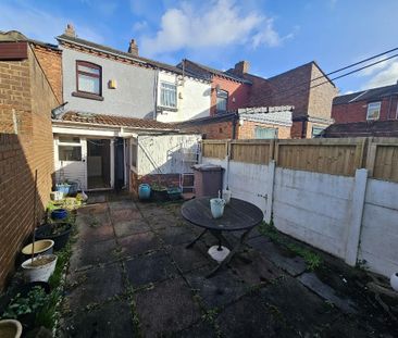 2 Bedroom Terraced House for Rent - Photo 3