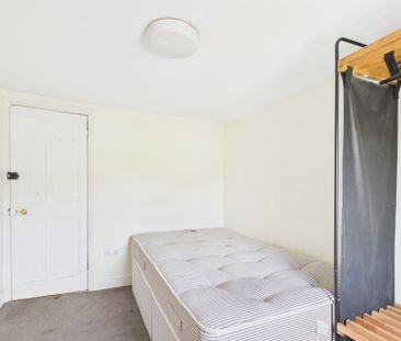 Room 3, 23 Marle Hill Road, Cheltenham - Photo 6