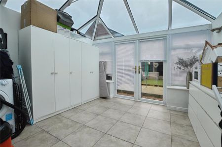 2 bedroom end of terrace house to rent - Photo 5