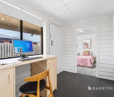 Charming Belmont Residence - Photo 3