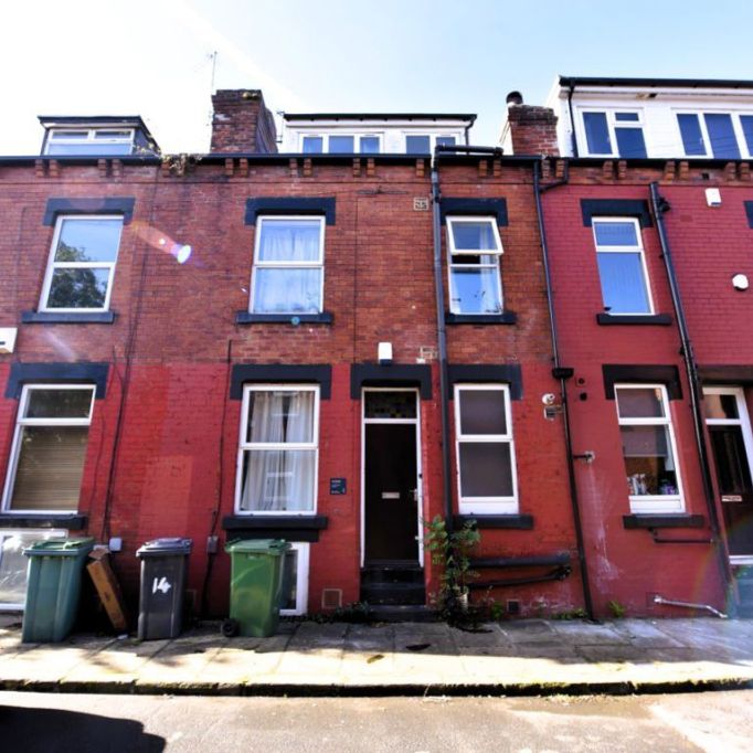 4 bedroom House in John Street, Leeds - Photo 1