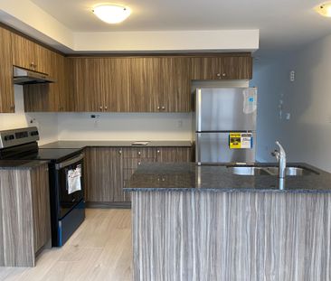 For Lease - 19 Pumpkin Corner Crescent, Barrie, Ontario - Photo 1