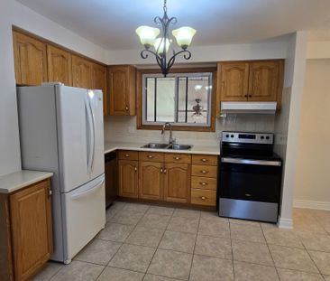 For Lease - 223 Elmwood Road, Oakville, Ontario - Photo 6