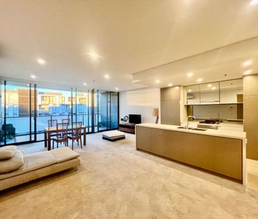 (Fully Furnished) Light Filled Large Three Bedroom Apartment with 2... - Photo 1