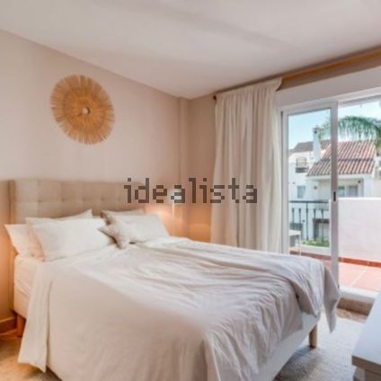 Alquiler de chalet adosado en Nueva Andalucía - Photo 1