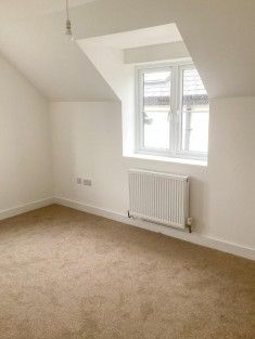 4 bed House - Detached for Rent - Photo 3