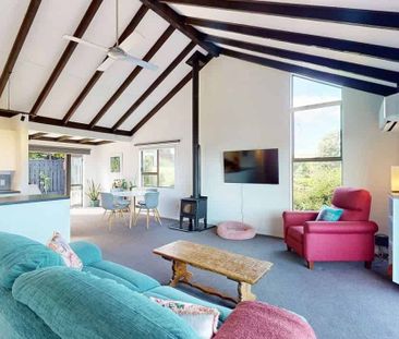 Charming Waikanae Townhouse with Stunning Views and Modern Comforts! - Photo 1