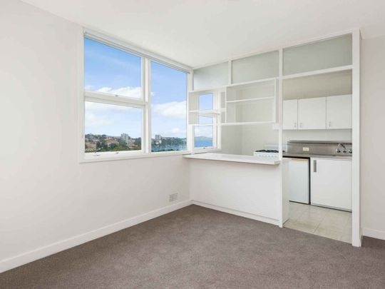 SUN FILLED COSY, STUDIO APARTMENT IN PERFECT LOCATION - Photo 1