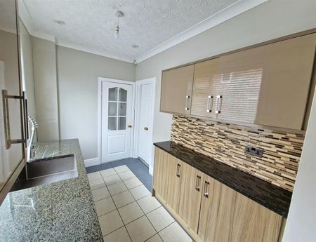 Park Road, Cheadle - Photo 2