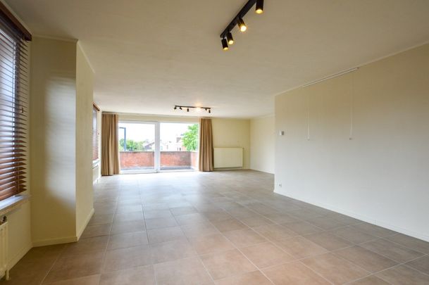 Ruim appartement (146 m²) met 2 slaapkamers in het centrum van Jabbeke - Photo 1