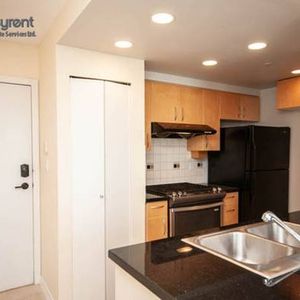 MUST SEE BRIGHT 1 BED 1 BATH @ AQUARIUS II AVAIL NOW - Photo 2