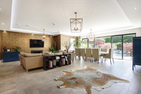 Detached House to rent with 5 bedrooms, Warren Drive, Kingswood - Photo 5