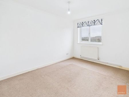 5 bedroom semi-detached house to rent - Photo 2