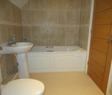 2 bedroom semi-detached house to rent - Photo 6