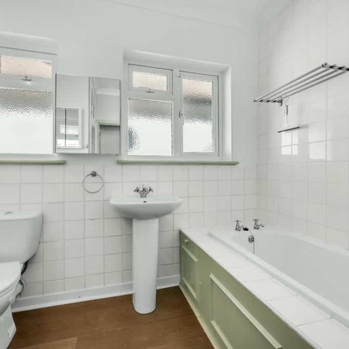 4 bedroom bungalow to rent - Photo 1