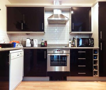 Vistula Crescent, Swindon, Wiltshire, SN25 - Photo 1