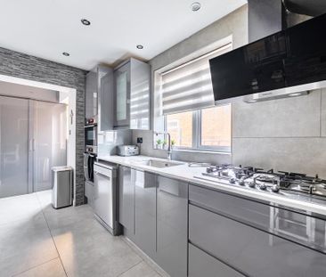 3 bedroom semi-detached house to rent - Photo 3