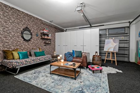 3 Bedroom Townhouse with Spacious Living Zones! - Photo 4