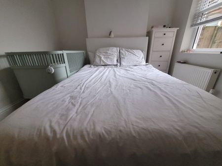 2 Bed Maisonette, London, W12 - Photo 3