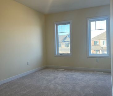 Townhouse For Lease | X8127066 - Photo 2