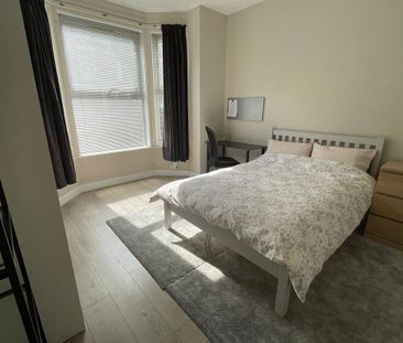 5 Bed Semi-Detached House, Teversal Avenue, NG7 - Photo 4