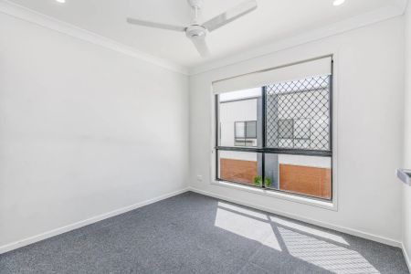 Four Bedroom Townhouse in sort after Mango Hill complex - Photo 5