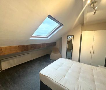 Rosemont Walk (room 4), Bramley, Leeds - Photo 1