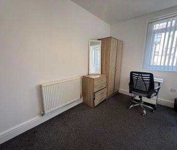 4 bedroom terraced house to rent - Photo 3