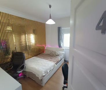 Rua Garcia de Orta, Amadora, Lisbon 2720-249 - Photo 1