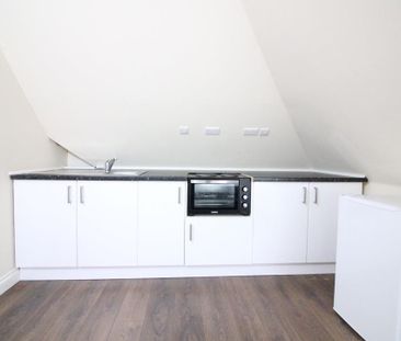 Hatton Road, Feltham - Photo 1