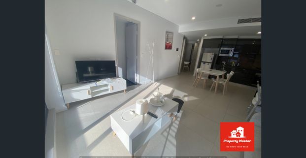 Nearly new One-Bedroom luxury Apartment full furnished and appliances - Photo 1