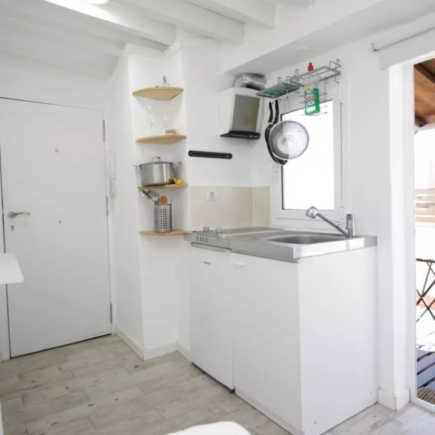 Studio apartment with AC and huge terrace for rent in El Born - Photo 1