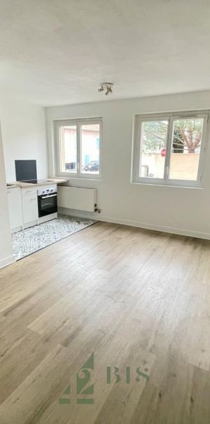 Location Appartement 2 pièces 40m² ROANNE 42300 - Photo 1