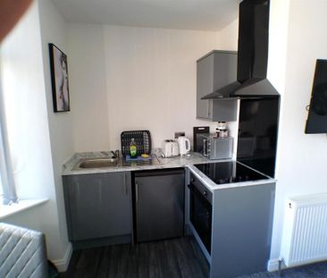 2 bedroom flat to rent - Photo 2