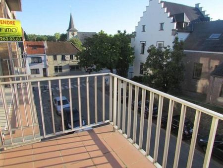 Volledig gerenoveerd appartement op de 2de verdieping, ideaal gelegen in het centrum van Kraainem en op wandelafstand van het Jourdain Park. - Foto 5