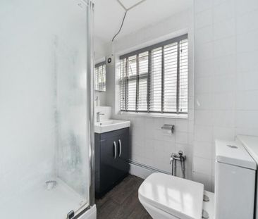 2 bedroom Flat To Let - Photo 3