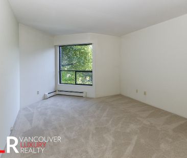House in West Vancouver, BC - Photo 6