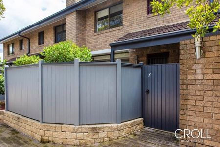 North Facing Two Bedroom Townhouse With Terrace - Photo 2