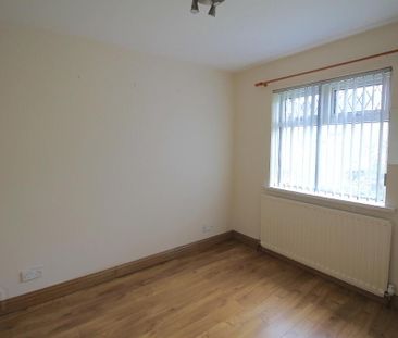 20 Lynn Avenue, Dromore, BT25 1PZ - Photo 2