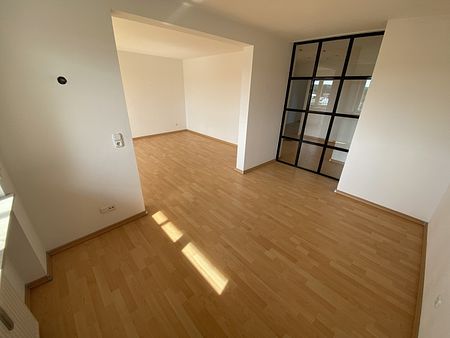 Großzügige 2-Zimmer-Wohnung mit Westbalkon & Wintergarten - Photo 3