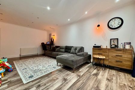 River Avenue - Photo 3