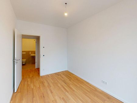 Großzügige 3-Zimmer-Wohnung mit zwei Bädern und sonnigem Balkon (mietpreisgedämpftes wohnen) - Photo 3