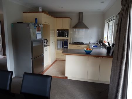 4-BEDROOM IN EAST TAMAKI - Photo 3