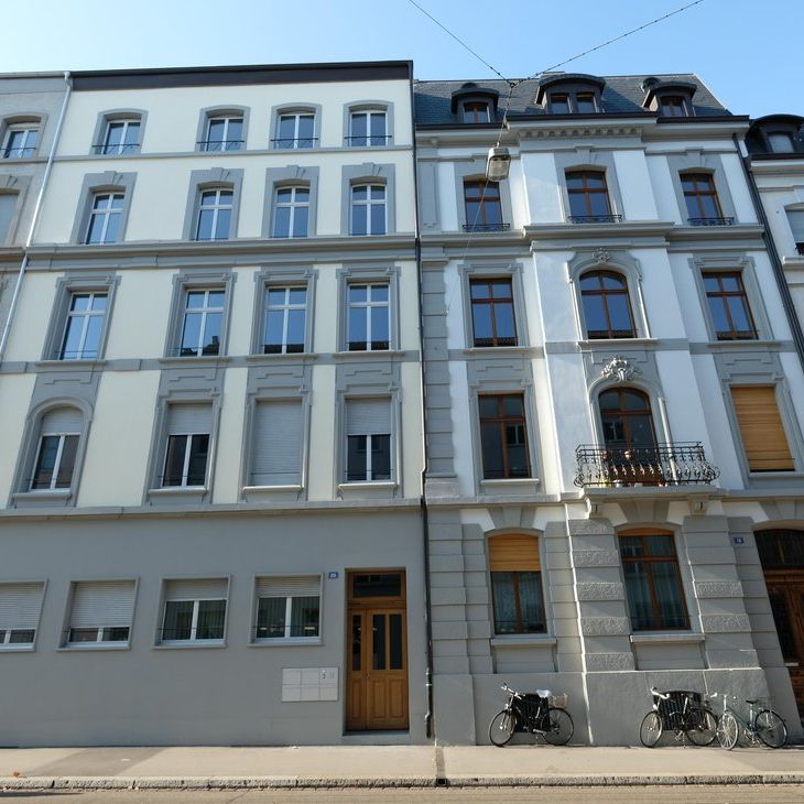 Zentral gelegene Dachwohnung in sanierter Altbauliegenschaft - Foto 1