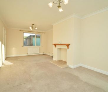 4 bedroom detached house to rent - Photo 2