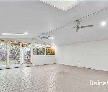 4 Bedroom house in Cranbourne North! - Photo 1