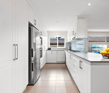 Modern Comfort Meets Convenience in Burwood East - Photo 3