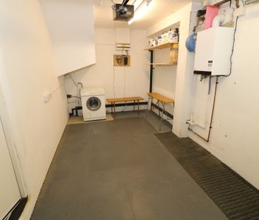 Rose Hill, Dorking, RH4 - Photo 3