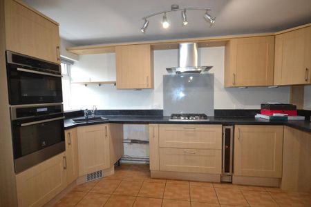 3 bedroom semi-detached house to rent - Photo 4