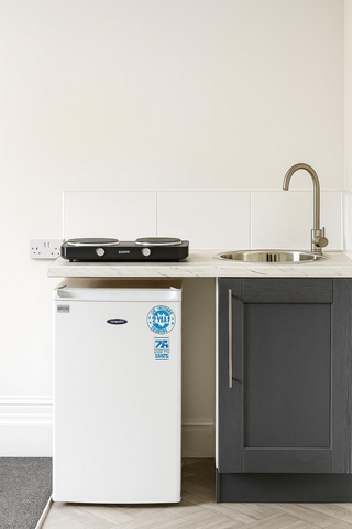 1 bedroom in a house share to rent - Photo 5